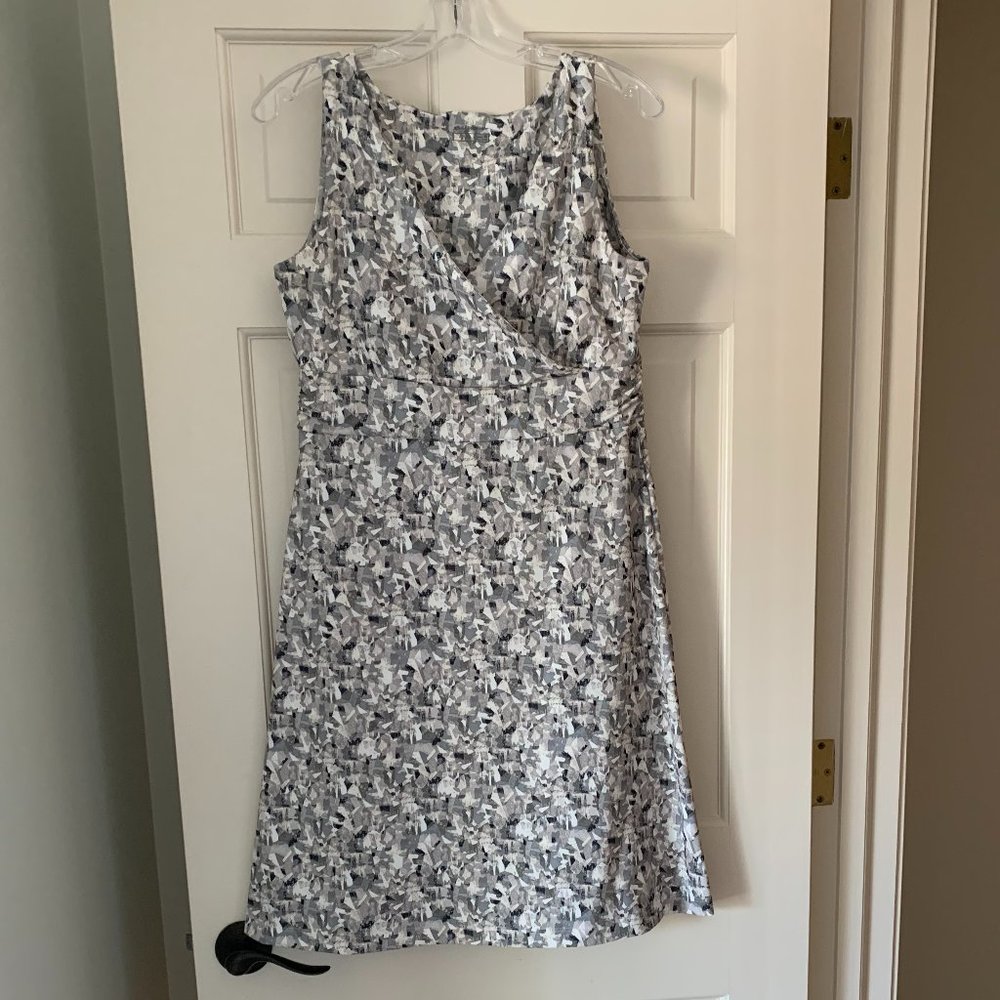 Eddie Bauer Active Dress - Grey Abstract Print - Size Medium